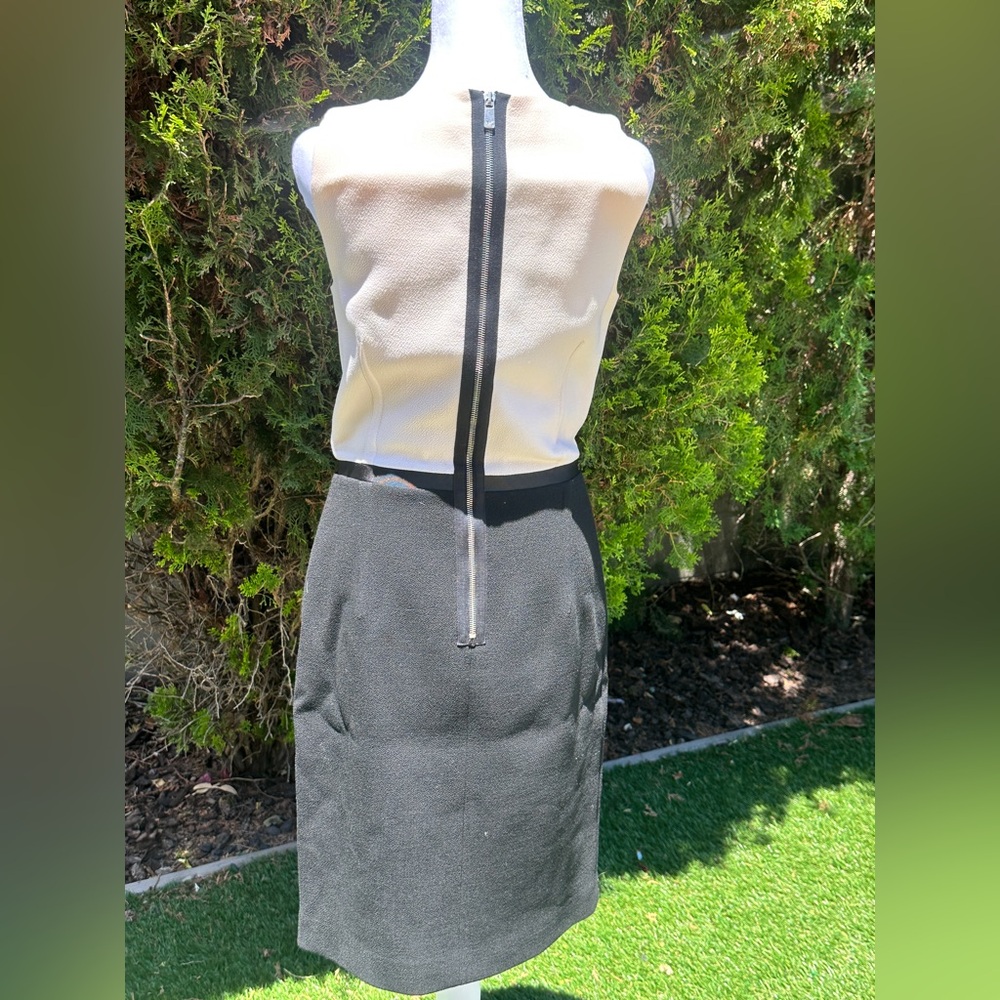 Michael Kors Two-Tone Sleeveless Mini Dress Ivory/Black Wool Crepe Size 6 - Picture 3 of 10